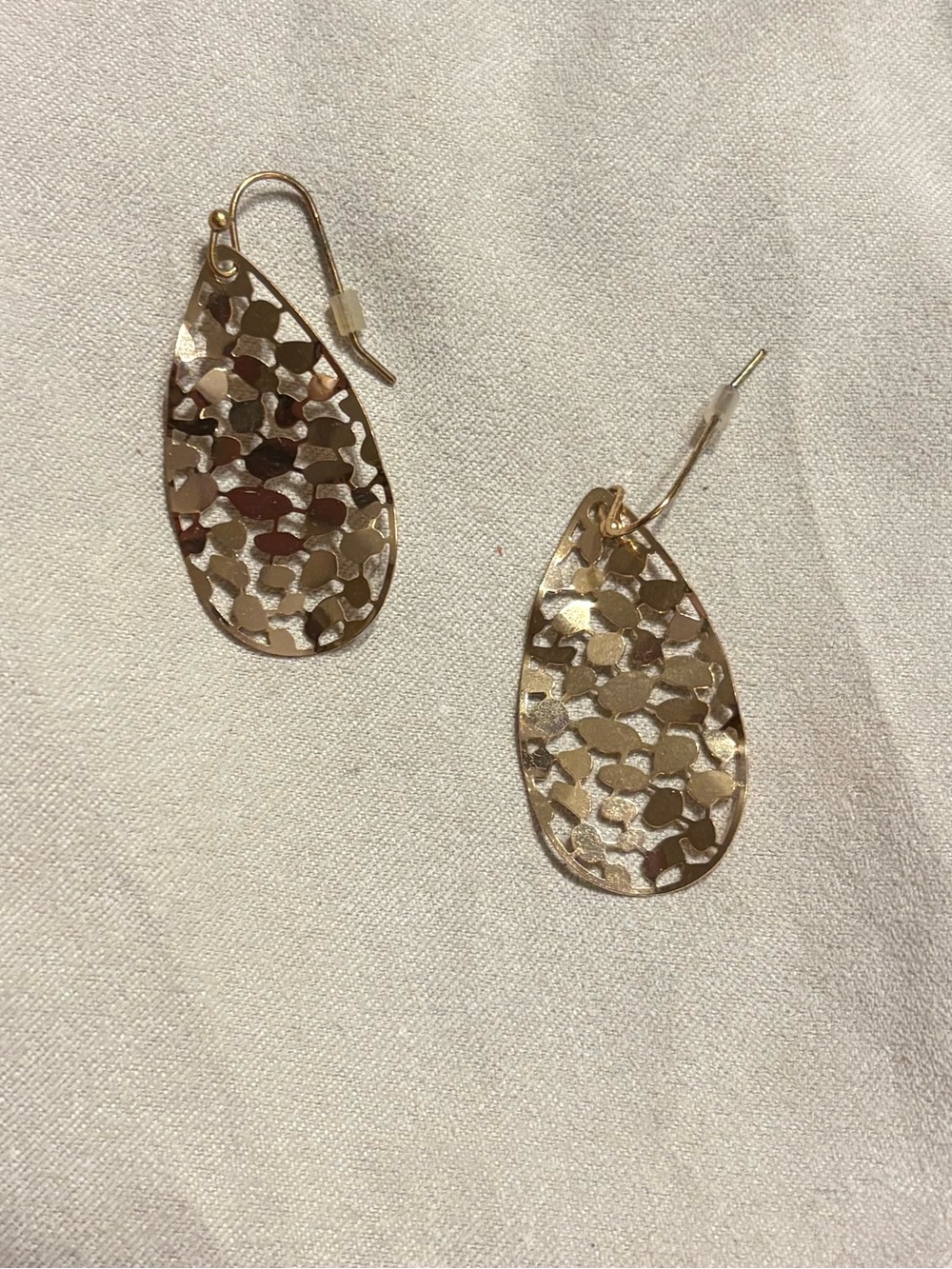 Francesca's Collections Gold Teardrop Filigree Dangle Earrings